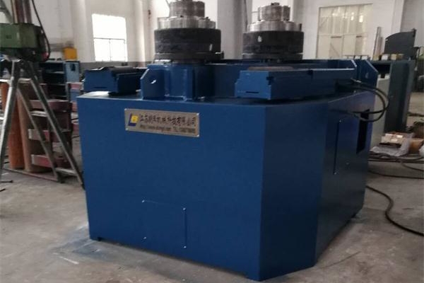 關(guān)于型材彎曲機(jī)對型材的作用及使用時(shí)的注意事項(xiàng)